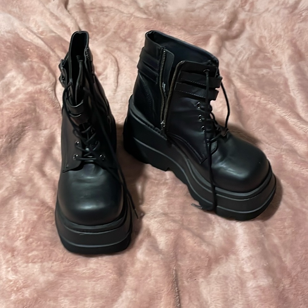 Black Demonia Shaker-52